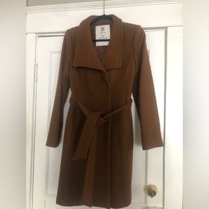Aritzia The Connor Italian wool coat.  Size medium. Beautiful condition.